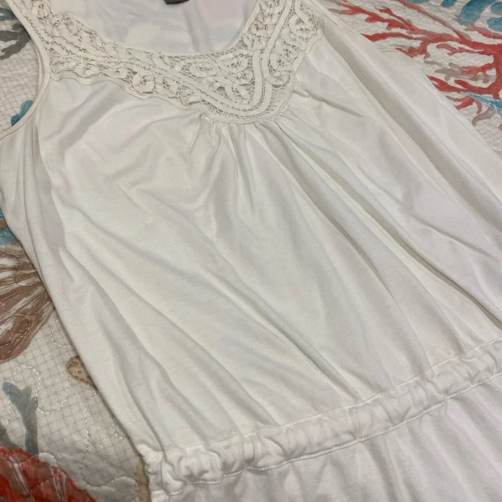 Ann Taylor Sleeveless Top with Lace Detail ~ Large - Picture 5 of 6